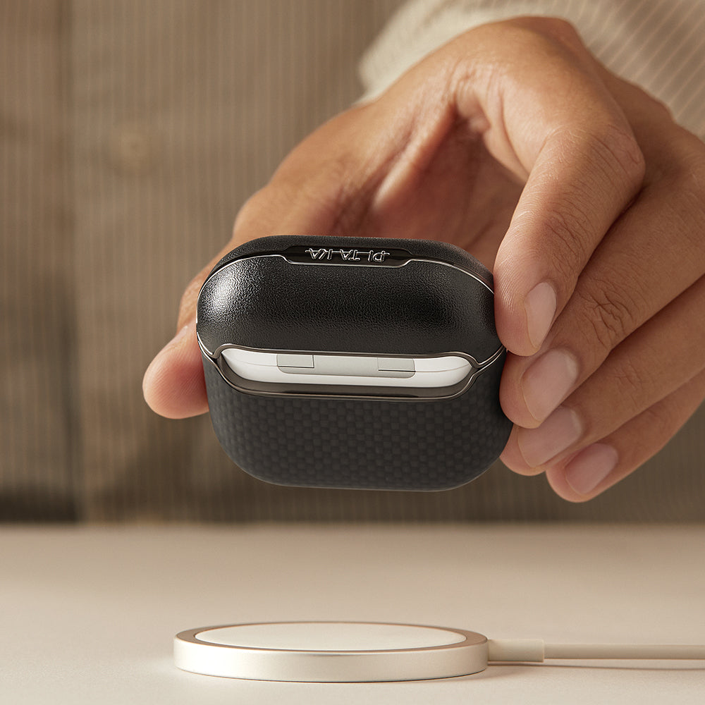 Pitaka Ultra-Slim Classic Serisi Airpods 4 1500D Aramid Fiber Black-Grey Twill Kılıf Pitaka Ultra-Slim Classic Serisi Airpods 4 1500D Aramid Fiber Black-Grey Twill Kılıf